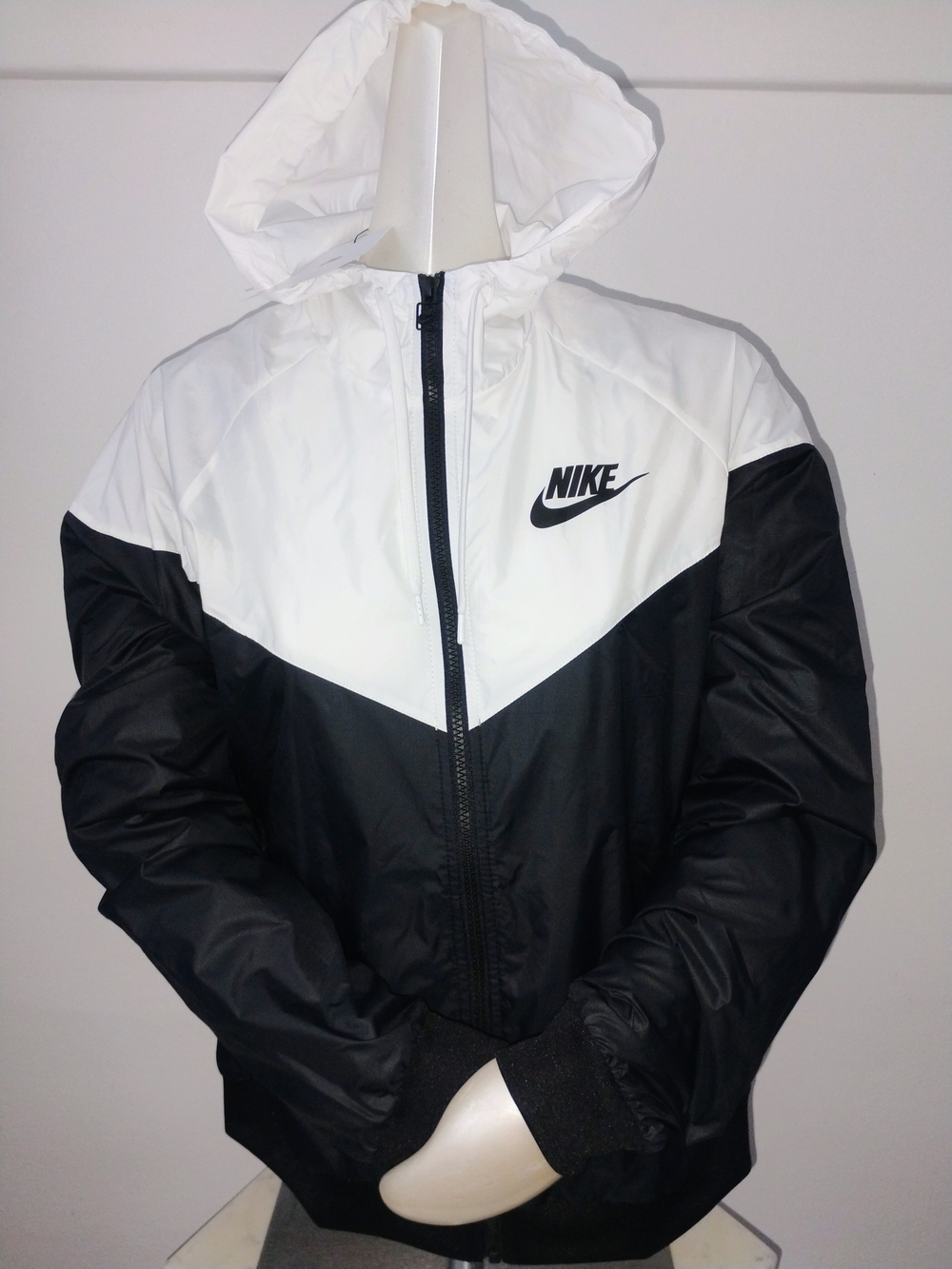 Nike Color Block Windbreaker in White & Black NWT